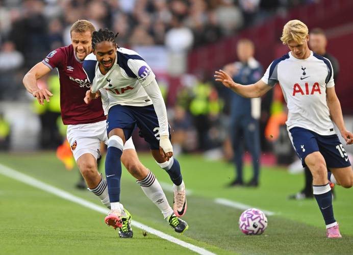 TA：曼城明夏可能签右后卫和右边锋，他们仍在关注利夫拉门托