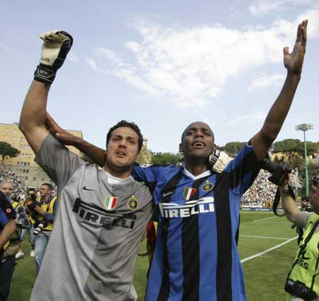 欧文快攻压哨上篮，全场沸腾